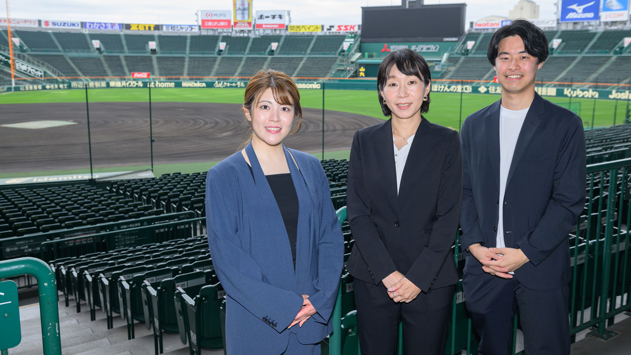 集合写真,左から電通デジタルの佐藤彩香、阪神タイガースの湯川知子氏、電通デジタルの越野翔太